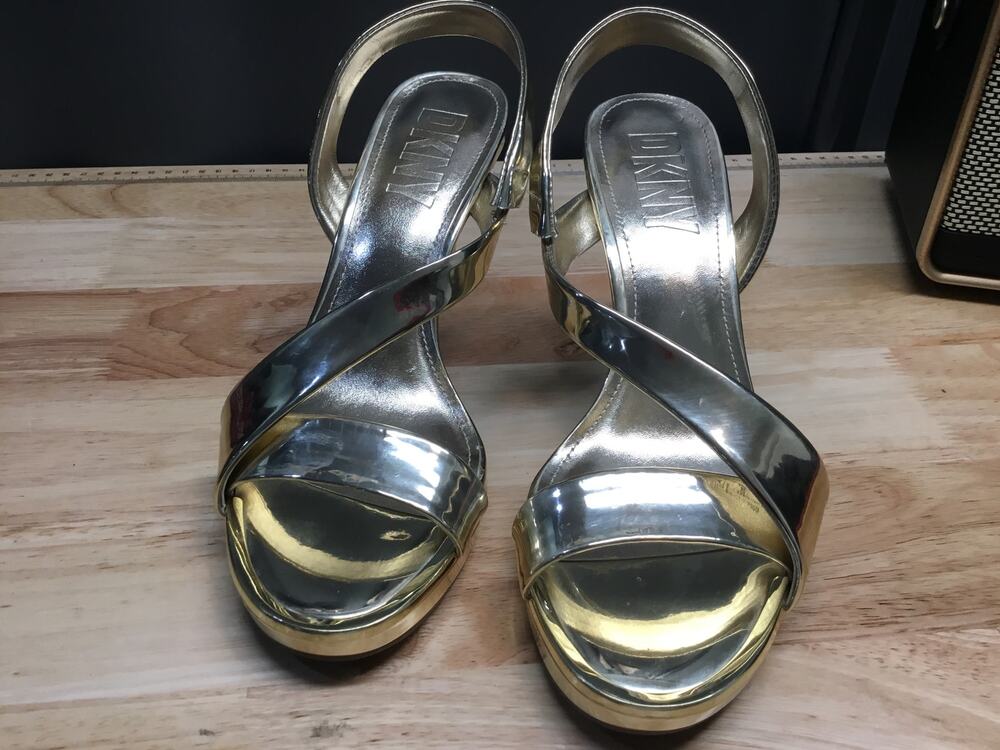 DKNY Diva Iridescent High Heel Sandal Womens 9 Metallic Silver Slip-On Slingback